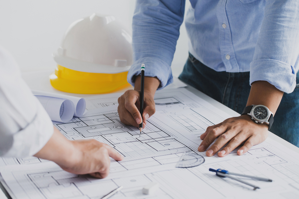 Architecte qui travaille dans le cadre d'une promotion immobilière