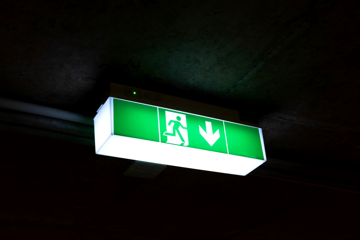 Tout savoir sur la réglementation des portes coupe-feu en ERP